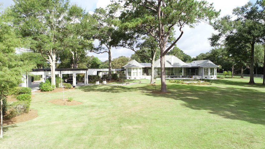 Detached covered parking structure on the residential grounds