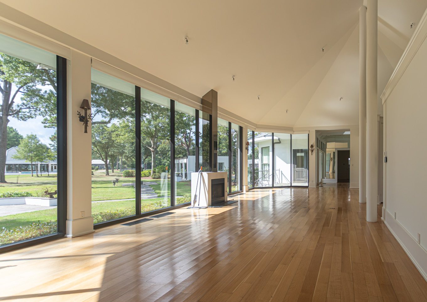 Glazed living gallery inside the main residence